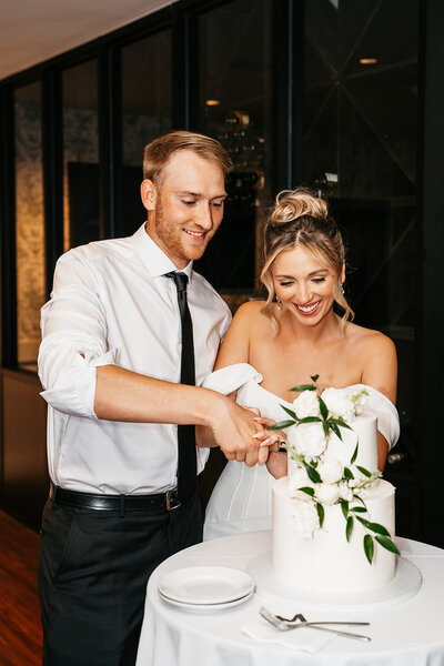 Wedding couple cutting cake in Minnesota