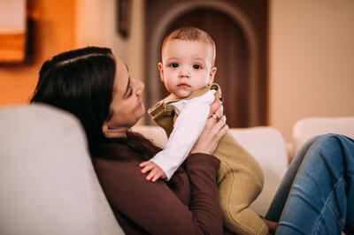 little boy 6 months milestone