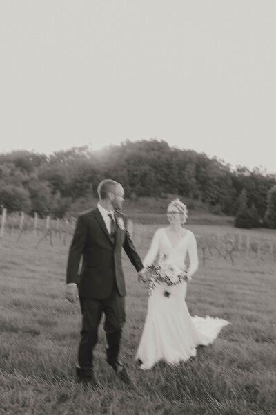 trendy natural candid documentary minnesota wedding photographer