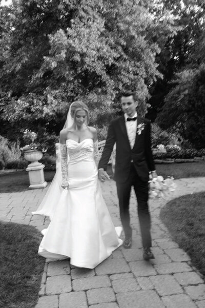 black-white-portrait-of-luxury-wedding-vogue-bride-groom-chicago