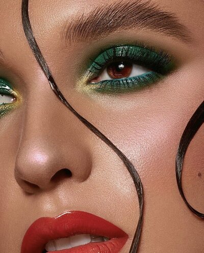 Green eyeshadow and red lips