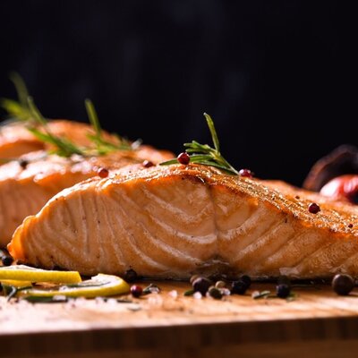EYN-Nutritionist-Salmon-orange-rosemary-vinaigrette-recipe--750-1085-