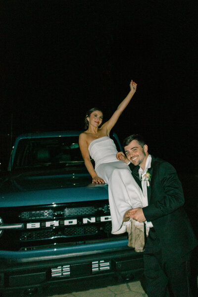 destination wedding photographer in the PNW photographing weddings and elopements Haley Benton