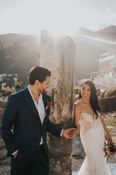 Wedding couple eating pizza on a boat in Lake Como