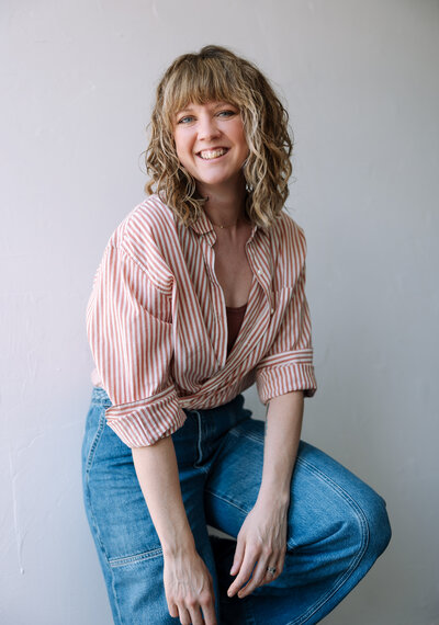 San Antonio wedding photographer Leah Thomason smiling at the camera