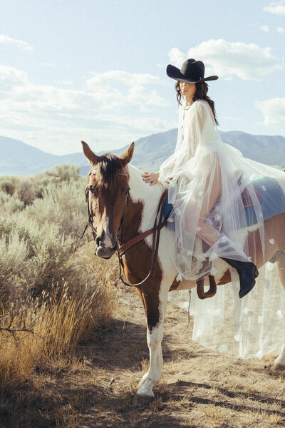 western-editorial-bridal-portraits-rancho-burro-kamloops-bc-bre-poole-photography-36