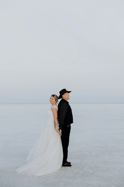 - Best places to elope in Oregon without crowds
- How to plan an Oregon Coast elopement
- Do I need a permit to elope in Crater Lake National Park?
- Where to elope in Oregon with a dog-friendly policy?
- Best Airbnbs for an Oregon elopement
- Elopement-friendly venues in Portland, Oregon
- How to pack wedding attire for an adventure elopement?
- Tips for a stress-free Oregon elopement
- Unique Oregon elopement ideas (boats, camping, lanterns, etc.)
- Best time of year to elope in Oregon
- What to do if it rains on your elopement day?
- How to find an elopement officiant in Oregon?
- Best elopement locations in the Pacific Northwest
- Star-gazing elopement ideas in Oregon