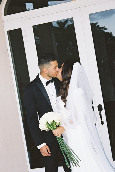 Susie and Hector first kiss as newlyweds | Sush Digital Media