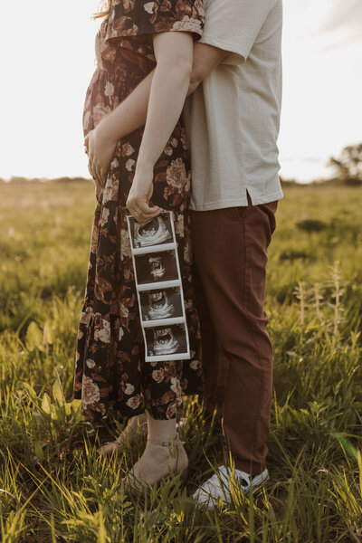 St. Louis. MO pregnancy announcement session