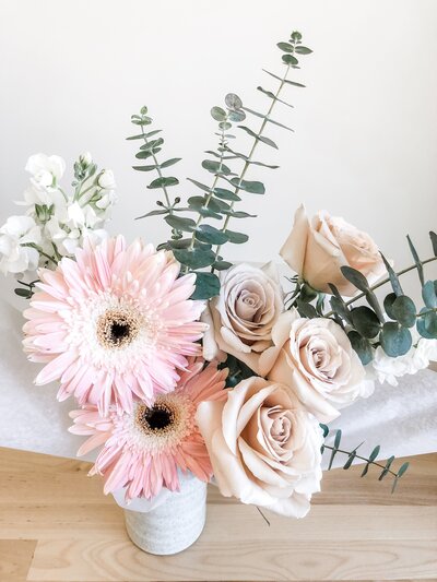florists-in-phoenix-small-wrap-bouquet-ceramic-vase