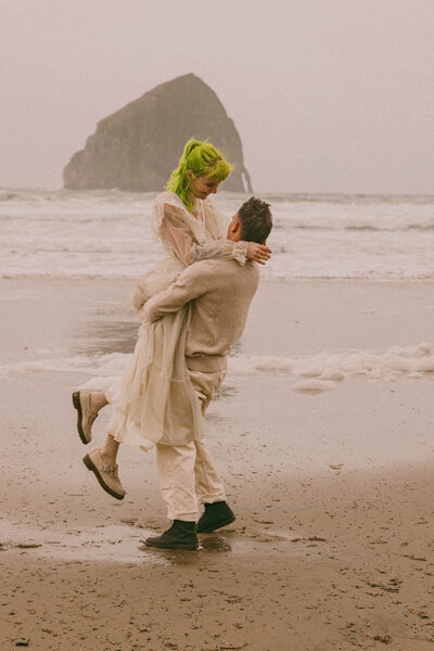 Scenic elopement photo by Boise Idaho wedding photographer