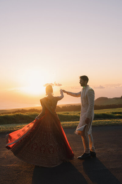 Oahu wedding photographer captures outdoor ceremony by the cliffs
