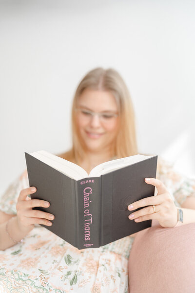 woman reading by a Manassas, Virginia branding photographer