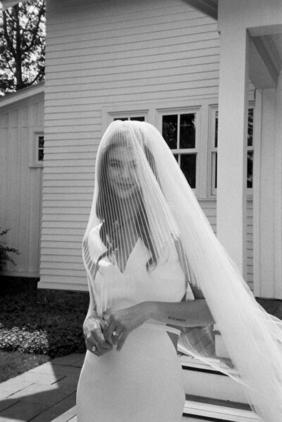 bride-under-veil-black-white