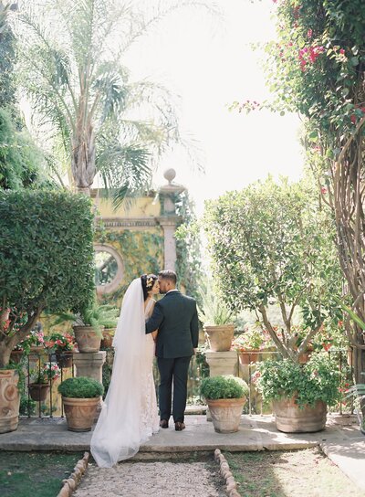 Vicki Grafton Photography Casa Hyder San Miguel de Allende Luxury Wedding Martha Atewart Bride Destination 