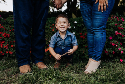 Nashville family photographers capture outdoor newborn session