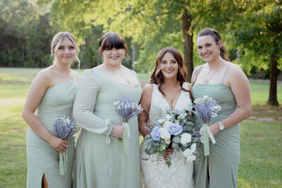 bridesmaid and bride at east texas wedding venue near mt vernon texas wedding venues near me outdoor ceremony ideas the rosewood venue
