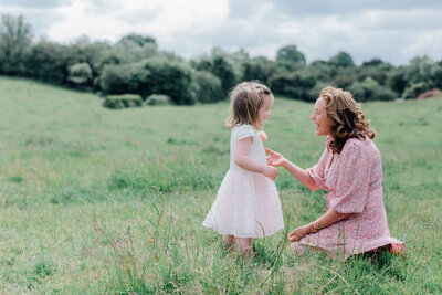 mum-playing-with-daughter-in-field