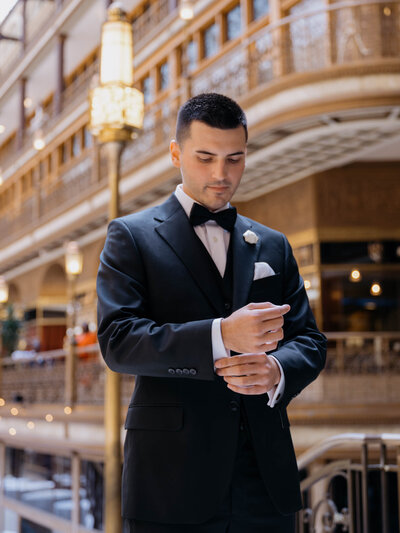 the-arcade-wedding-cleveland-groom-getting-ready-3