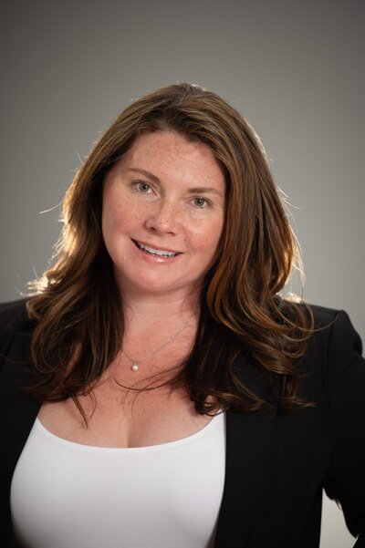A headshot of Kristen Vann a Virginia Elopement Photographer