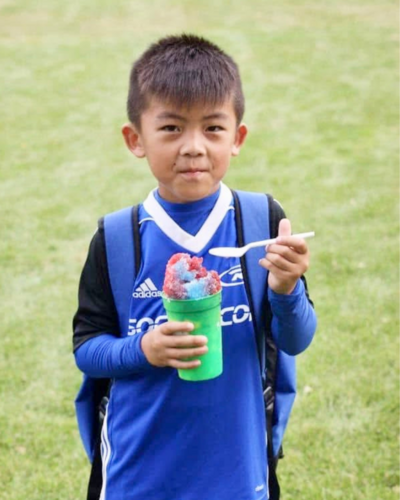 futbal player with juggling