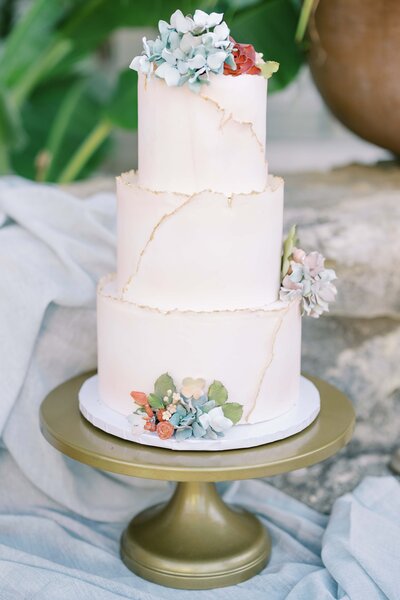 floral wedding cake at villa antonia