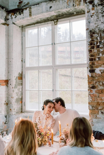 Hannika Gabrielsson is a wedding photographer who loves weddings that are a true expression of a couple's love and connection.