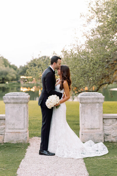 Houston Oaks Bride and Groom Southern Wedding