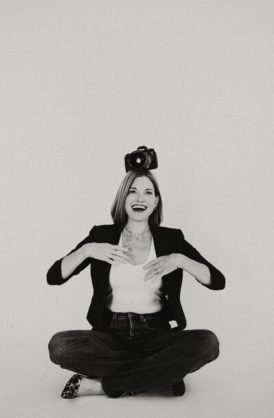 photo of michelle thompson with camera | Love Michelle Photography