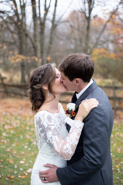 Liz fixes wedding dress