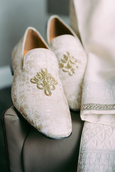 groom shoes