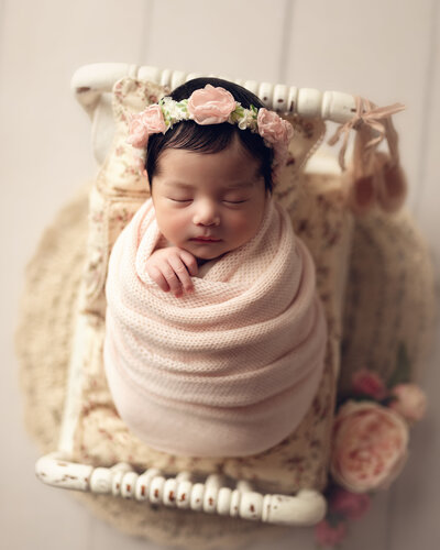 Timeless, cozy newborn photography sessions in Paris, Ontario. Book your newborn session with Meraki Photographic Creations today.
