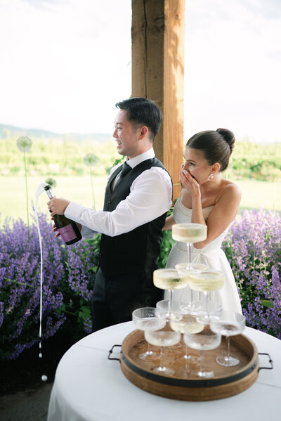 What does a luxury wedding photographer offer