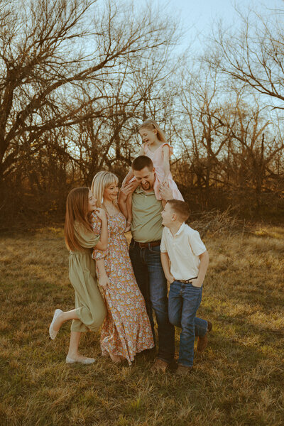 Cozy outdoor family session in Abilene, TX