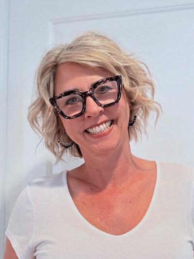 emma fixing a wedding centerpiece