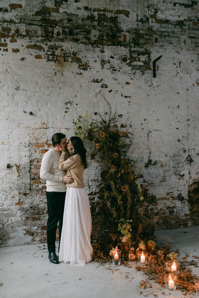 Gorgeous winter wedding photography session in Billnäs Bruk by wedding photographer Hannika Gabrielsson