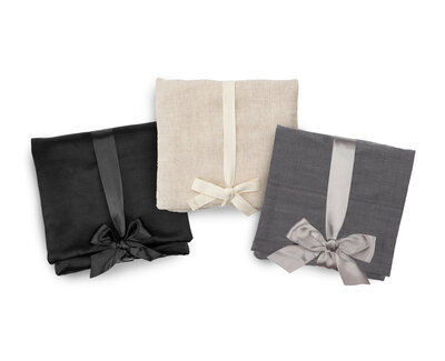 h_1232x1000_ThreeBagsgl_1800x1200_3BoutiqueBags