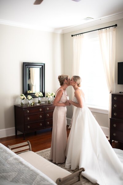 033_Savannah wedding_Charles Morris Center_Cathedral_St.John_0149_Holly+Justin {Coastal Chic Studios}_CC2_7681