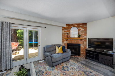 81 McCrimmon living (2)