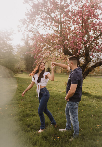 Engaged Couple | Sadie Elizabeth