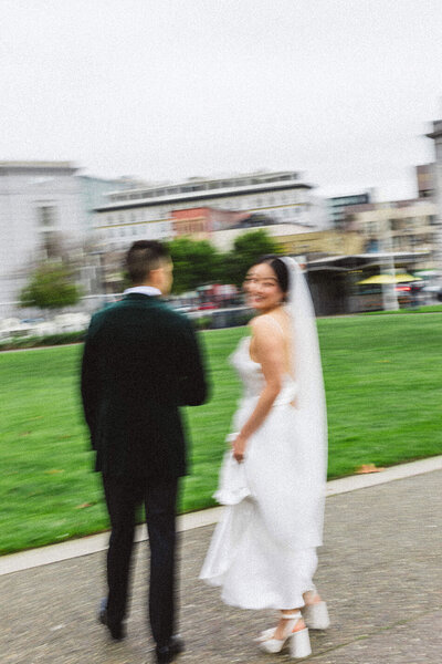 couple at california and powell street view san francisco