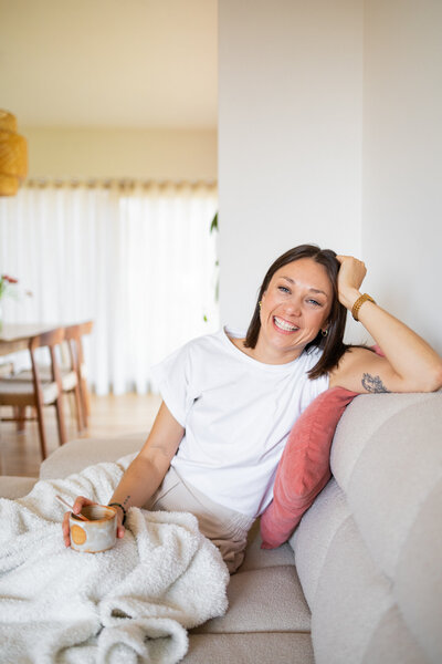 Joyce tijdens haar branding shoot op een mooie shootlocatie in Kortenaken