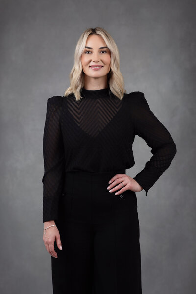 Christie-Grey-backdrop-(5 of 6)