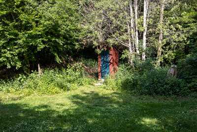 4204 Conc 8 outhouse