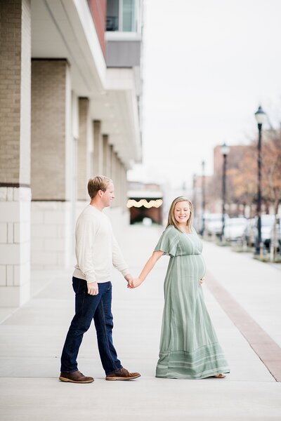 Pregnant woman wearing maternity dress by Knoxville Wedding Photographer Amanda May Photos