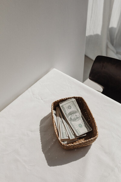 kaboompics_money-aesthetic-wallpaper-collection-manifestation-affirmations-financial-independence-34943
