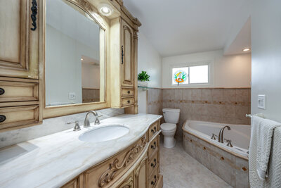 2640 Prestonvale main bath (1)