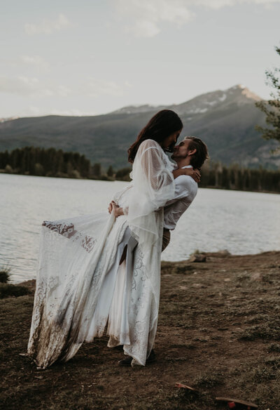 colorado elopement in boulder with dirty dress and bare feet
