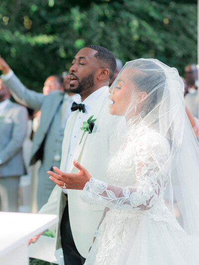 lakeview pavillion wedding-couple singing
