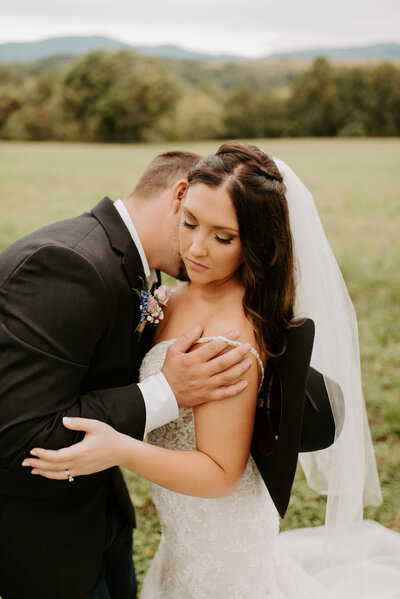 bride and groom photos at golden hour at On the Glenn wedding venue in Roanoke, VA